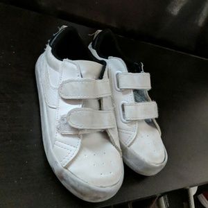 Boys sneakers